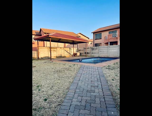 2 BEDROOM DUPLEX FOR SALE IN MONDEOR